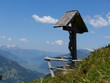 Wegkreuz in den Alpen