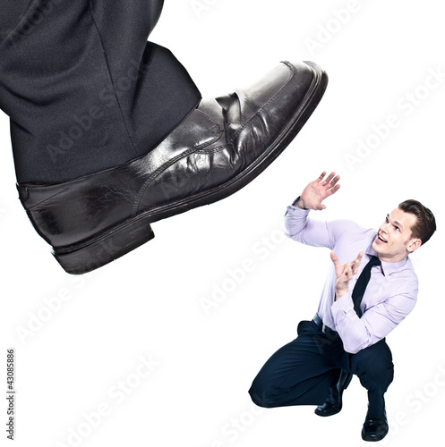 Photo: Büroalltag - Boss dominiert Mitarbeiter Büroalltag - Boss dominiert Mitarbeiter