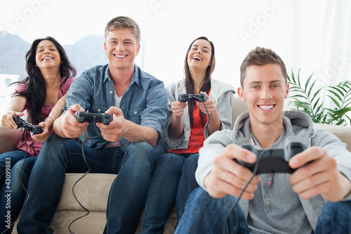 Foto: A laughing group enjoying the game together A laughing group enjoying the game together