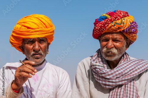 Foto: Zwei alte Inder mit bunten Turban, Jodhpur, Rajasthan, Indien Zwei alte Inder mit bunten Turban, Jodhpur, Rajasthan, Indien