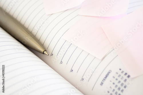 Foto: diary and pen and paper notes diary and pen and paper notes