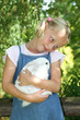 Mädchen mit Hase
