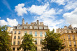 Häuser  in Paris im Sommer