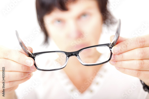 Foto: Opticians in fitting eyeglasses Opticians in fitting eyeglasses