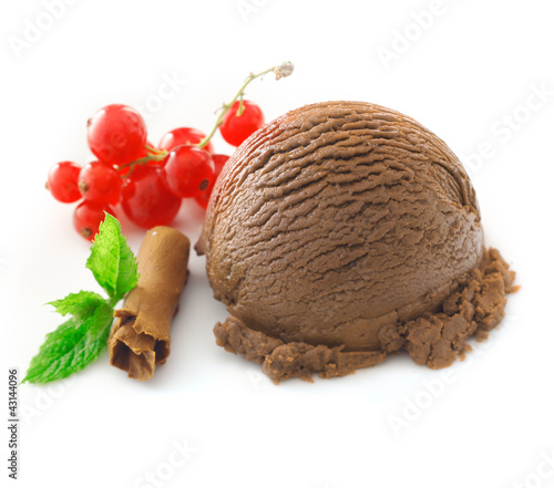 Photo: Chocolate icecream with redcurrants Chocolate icecream with redcurrants