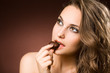 Foto: Chocolate loving brunette beauty Chocolate loving brunette beauty