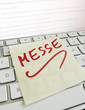 Notiz auf Computer Tastatur: Messe