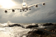 Jumbo Jet beim Landeanflug in der Karibik