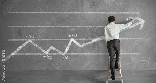 Foto: Businessman and statistics trend Businessman and statistics trend