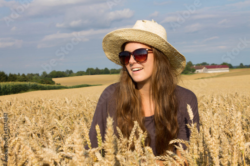 Photo: Frau im Getreide Frau im Getreide