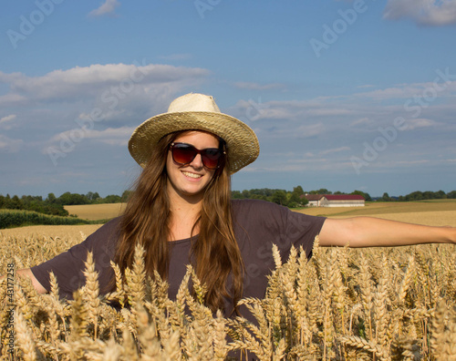 Photo: Getreide und Frau Getreide und Frau