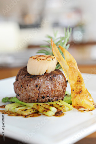 Photo: Grilled beef with scallop Grilled beef with scallop