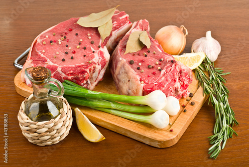 Foto: raw meat with rosemary raw meat with rosemary