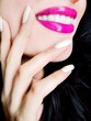 Foto: Closeup of a happy smiling woman's face pink lips Closeup of a happy smiling woman's face pink lips