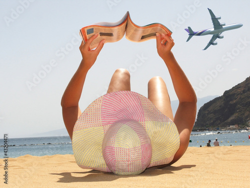 Foto : Beach scene. Playa Teresitas. Tenerife, Canaries Beach scene. Playa Teresitas. Tenerife, Canaries