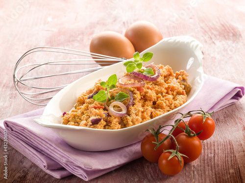 Foto: scrambled eggs with tomatoes scrambled eggs with tomatoes