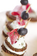 canapés mit salami und käse