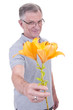 Foto: Senior mit Blume in der Hand Senior mit Blume in der Hand