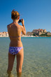 Photo: jeune fille photographiant la citadelle de Calvi - Corse jeune fille photographiant la citadelle de Calvi - Corse