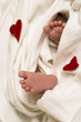 Babyfüsse mit Herzen