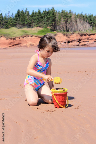 Foto: Little girl at the beach in P.E.I Little girl at the beach in P.E.I