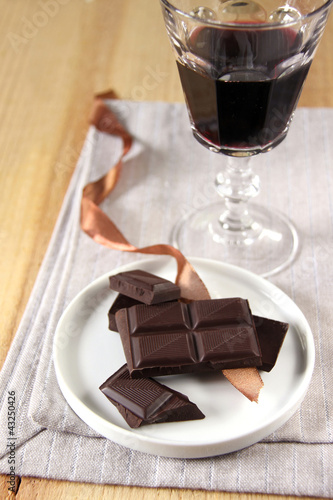 Photo: schokolade und rotwein schokolade und rotwein