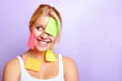 Foto: young business woman with a lot of memos young business woman with a lot of memos