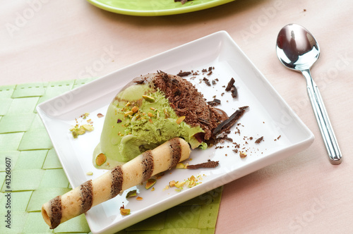 Photo: Gelato cioccolato e pistacchio Gelato cioccolato e pistacchio
