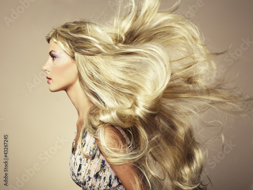 Foto: Photo of beautiful woman with magnificent hair Photo of beautiful woman with magnificent hair