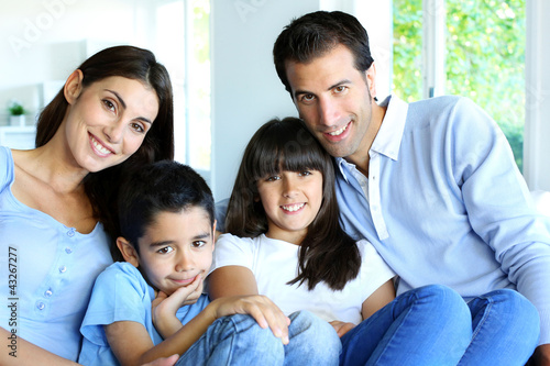 Foto: Family relaxing in sofa at home Family relaxing in sofa at home