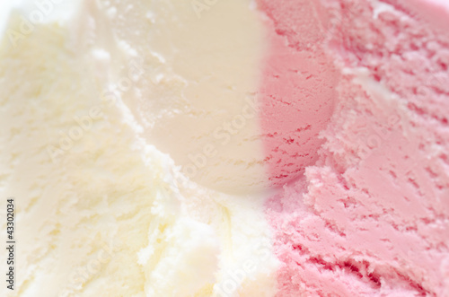 Photo: gelato fragola e limone gelato fragola e limone
