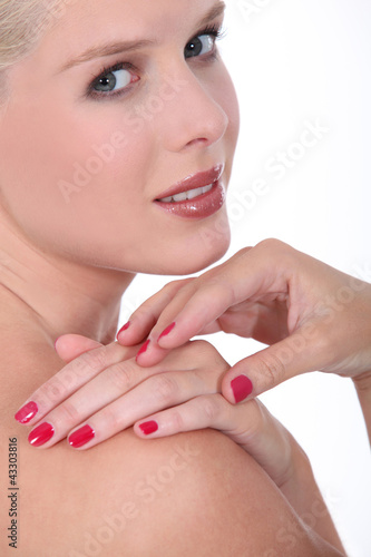 Foto: Nude woman with red nail polish Nude woman with red nail polish