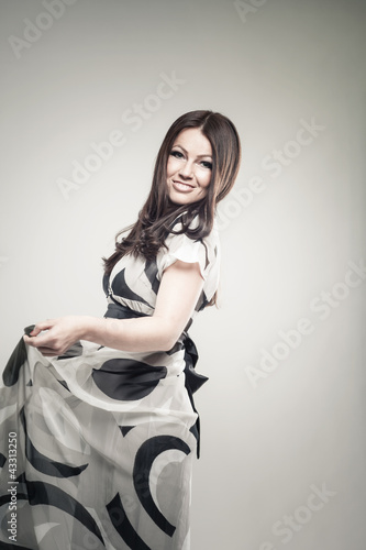 Photo: Tanzende Frau in vintage Look Tanzende Frau in vintage Look