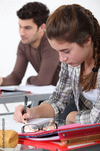 Foto: students working at class students working at class