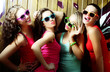 Foto: girls and wall girls and wall