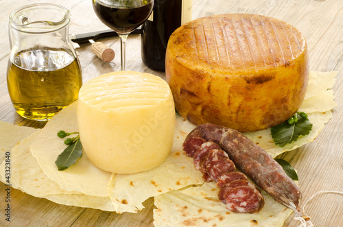 Photo: Formaggi,salsiccia e vino rosso dalla Sardegna Formaggi,salsiccia e vino rosso dalla Sardegna