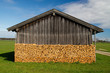 Scheune Brennholz Himmel blau Wiese Weide