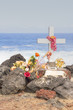 Croix commémorative en bord de mer