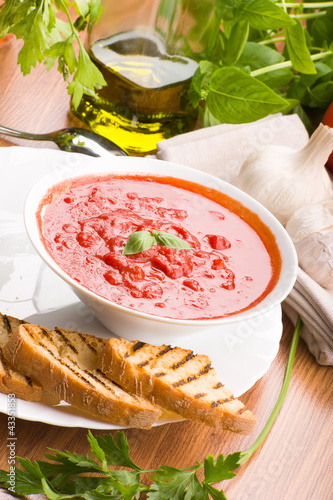 Photo: Tomato sauce - Ingredienti per sugo al pomodoro Tomato sauce - Ingredienti per sugo al pomodoro