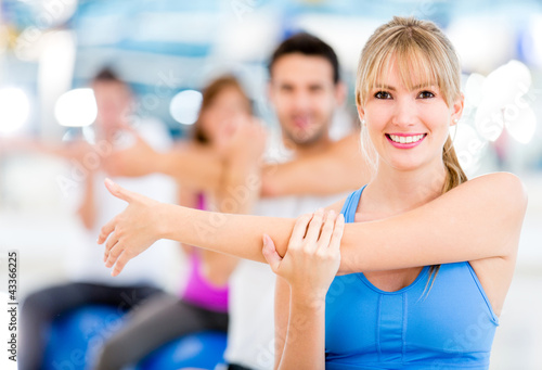 Foto: People exercising at the gym People exercising at the gym