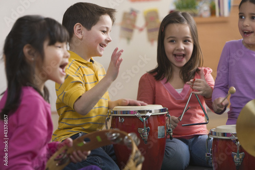 Photo: Students playing musical instruments in classroom Students playing musical instruments in classroom