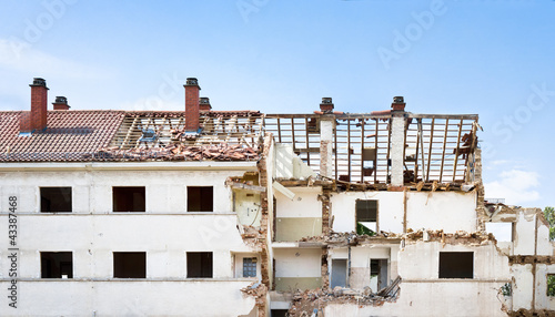 Photo: zerbombtes Haus im Kriegsgebiet zerbombtes Haus im Kriegsgebiet