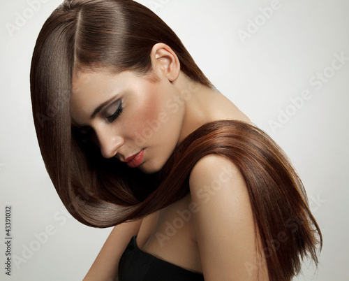 Foto: Beautiful Woman with Healthy Long Hair. High quality image. Beautiful Woman with Healthy Long Hair. High quality image.