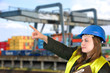 Frau im Beruf Containerterminal
