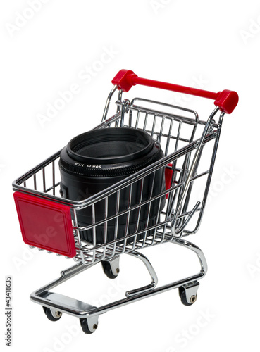 Foto: Shopping Cart with a camera lens Shopping Cart with a camera lens
