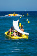 Familie im Tretboot