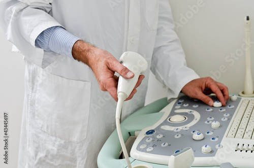 Photo: Medico ed ecografia Medico ed ecografia