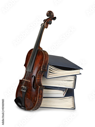 Foto : Old classical violin with books Old classical violin with books