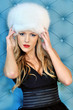 Foto: beautiful woman in white fur hat beautiful woman in white fur hat