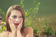 portrait jeune femme dans la nature